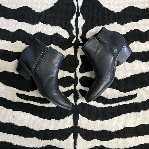 Jack Rogers "Bailey" Black Leather Side Zip Scalloped Ankle Boots Size 8 - Picture 6 of 13